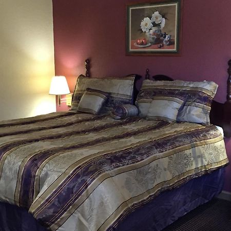 First Western Inn - Fairmont City Екстериор снимка