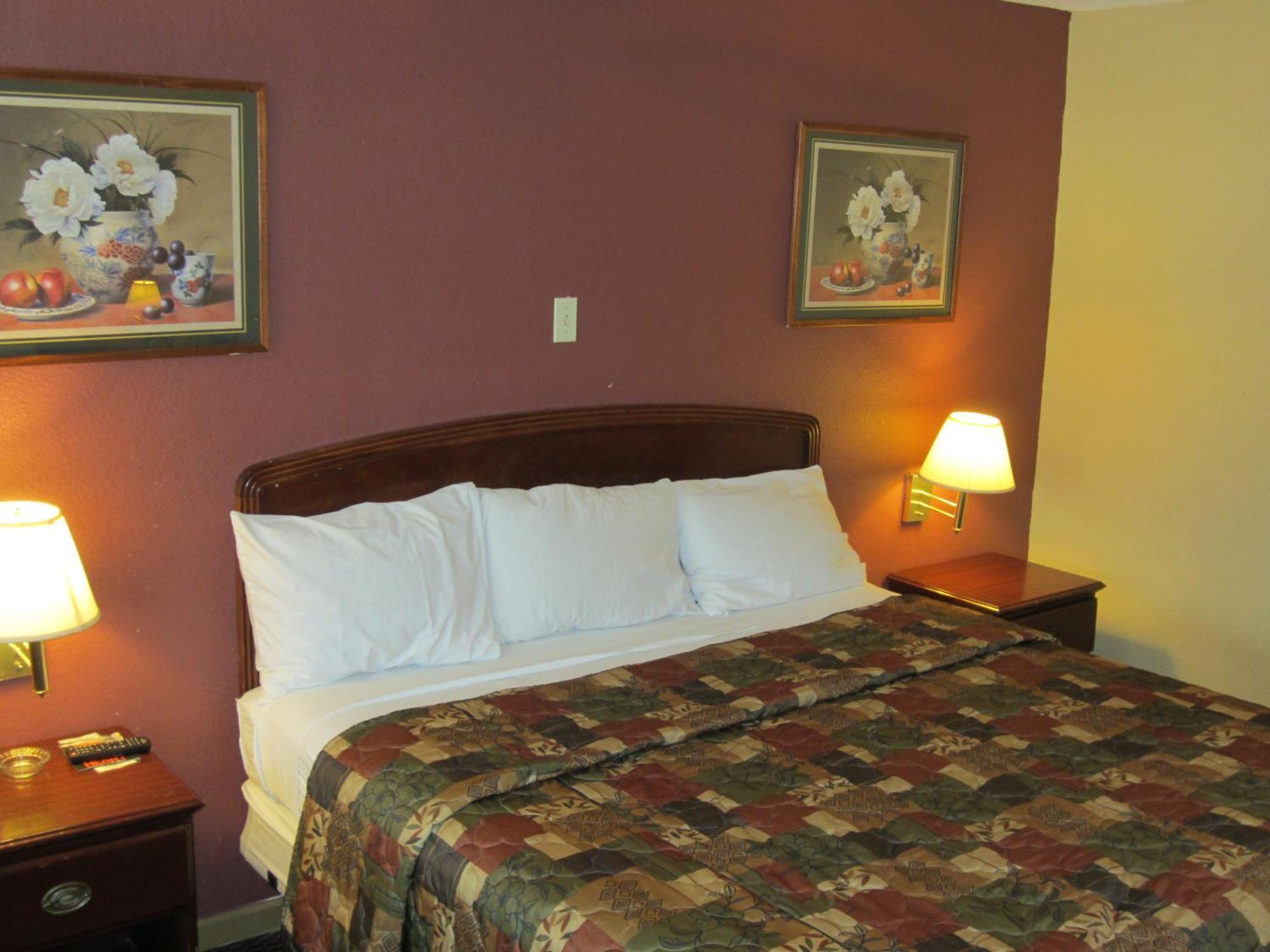 First Western Inn - Fairmont City Екстериор снимка