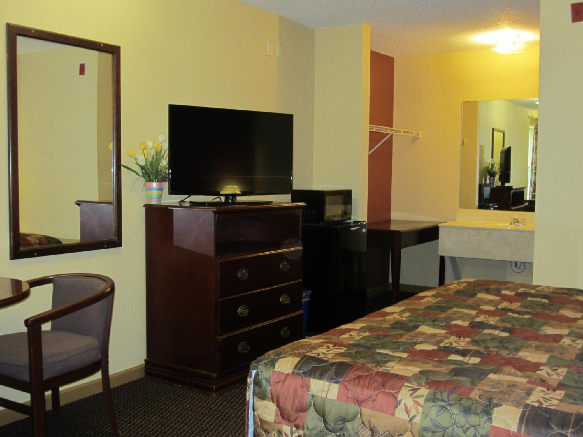 First Western Inn - Fairmont City Екстериор снимка