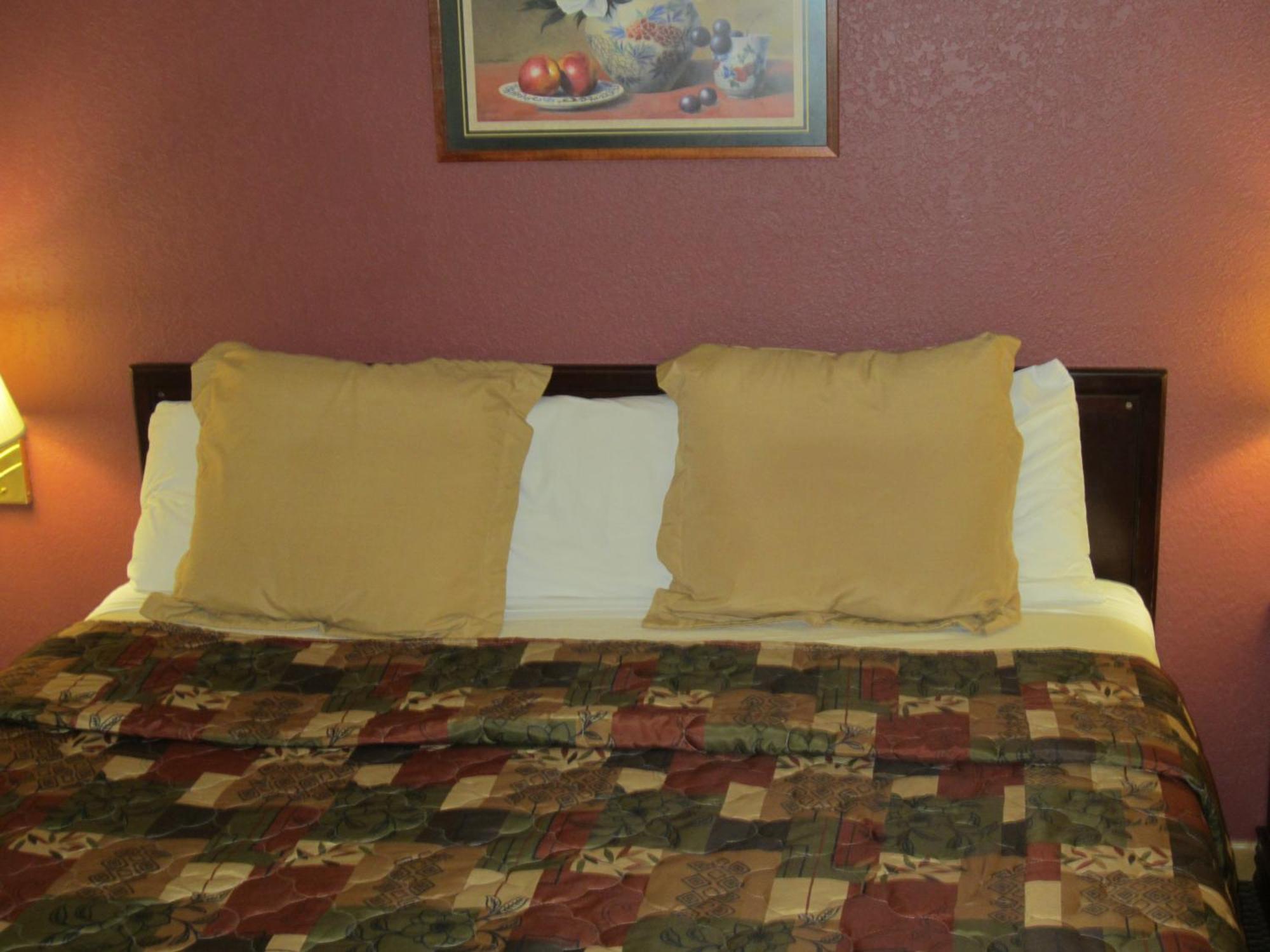 First Western Inn - Fairmont City Екстериор снимка