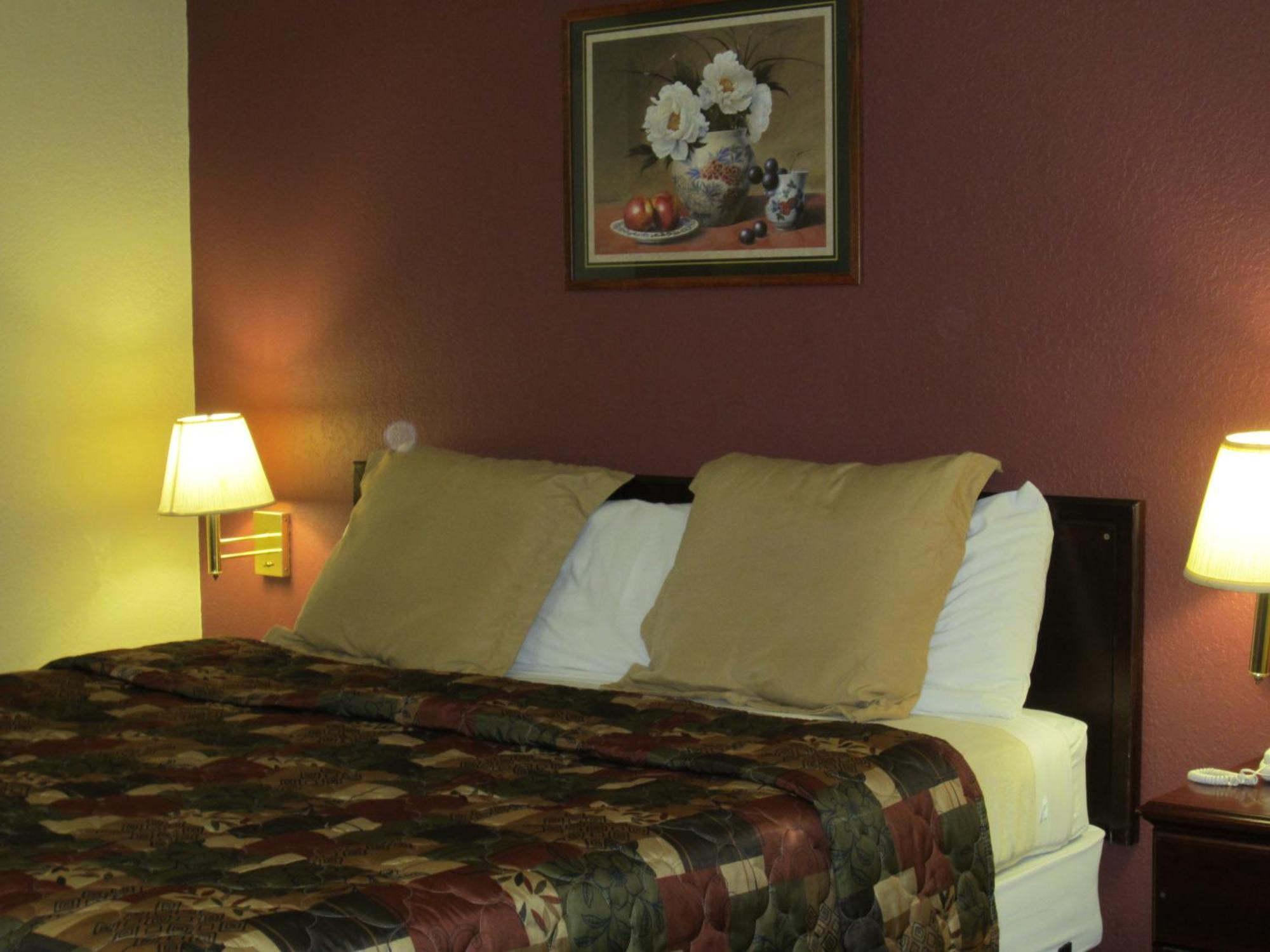 First Western Inn - Fairmont City Екстериор снимка