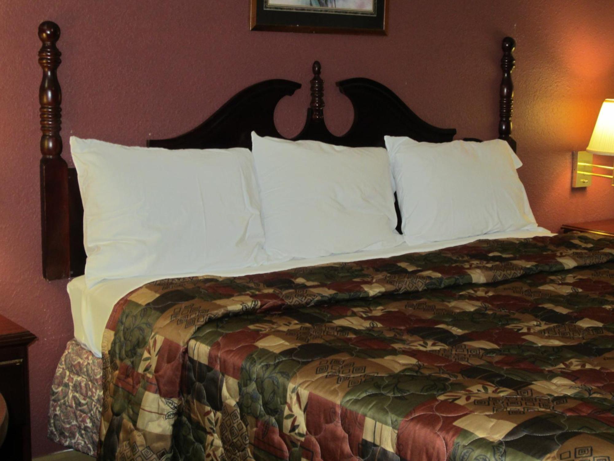 First Western Inn - Fairmont City Екстериор снимка