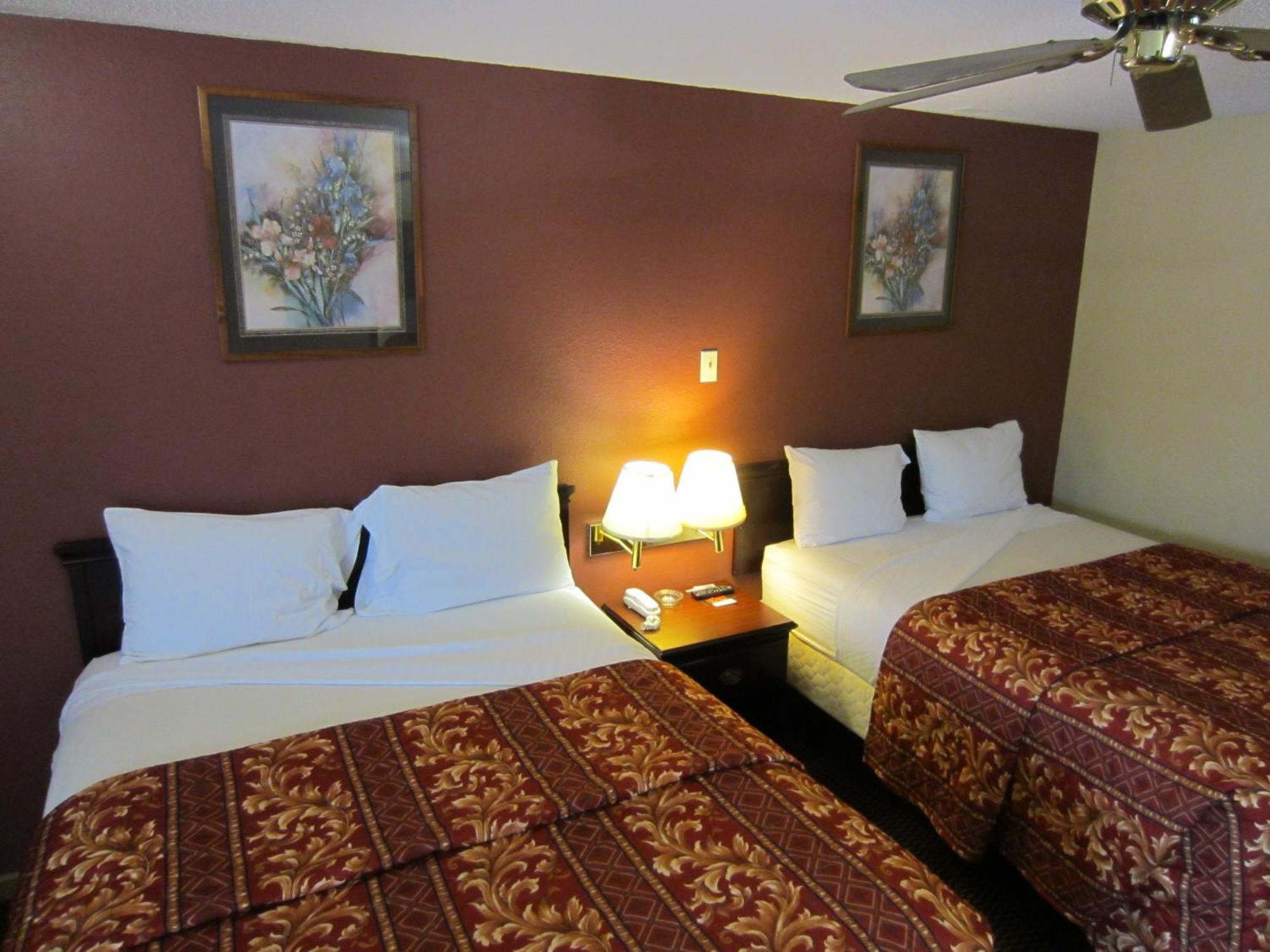 First Western Inn - Fairmont City Екстериор снимка