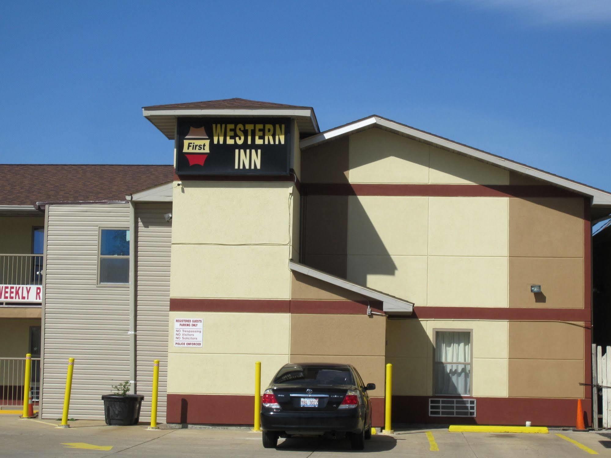 First Western Inn - Fairmont City Екстериор снимка