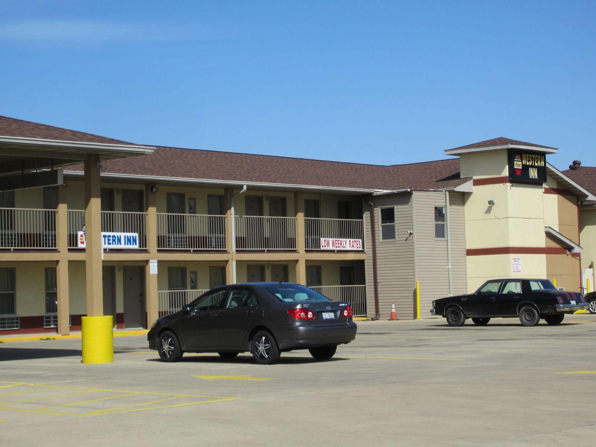 First Western Inn - Fairmont City Екстериор снимка