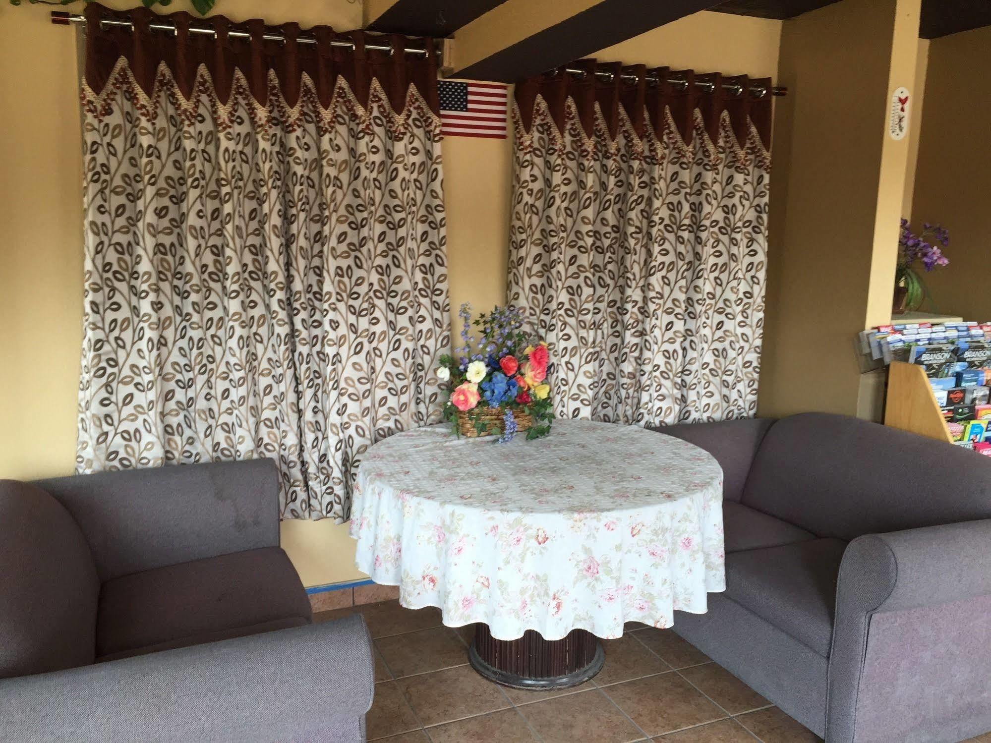 First Western Inn - Fairmont City Екстериор снимка