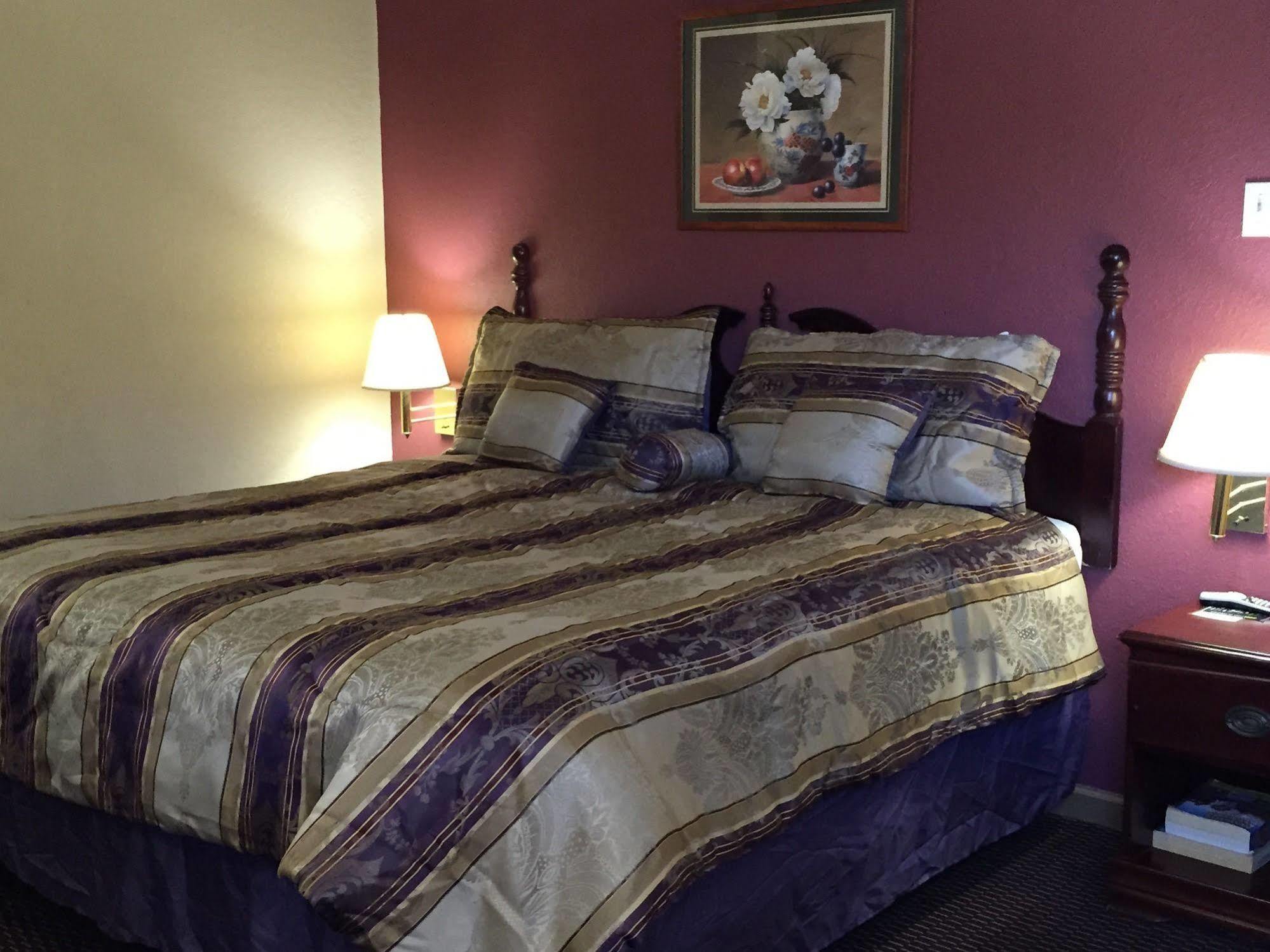 First Western Inn - Fairmont City Екстериор снимка