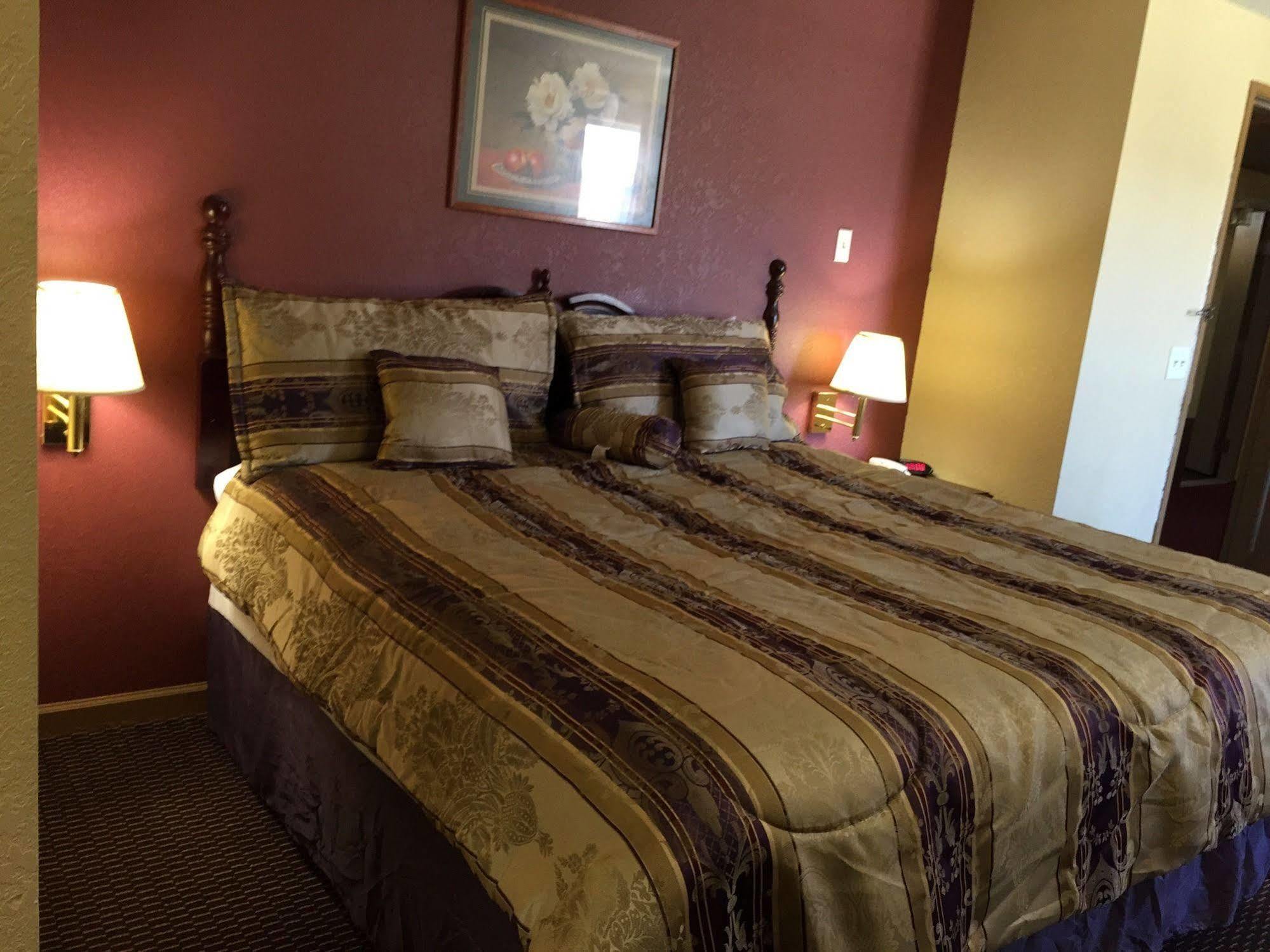 First Western Inn - Fairmont City Екстериор снимка