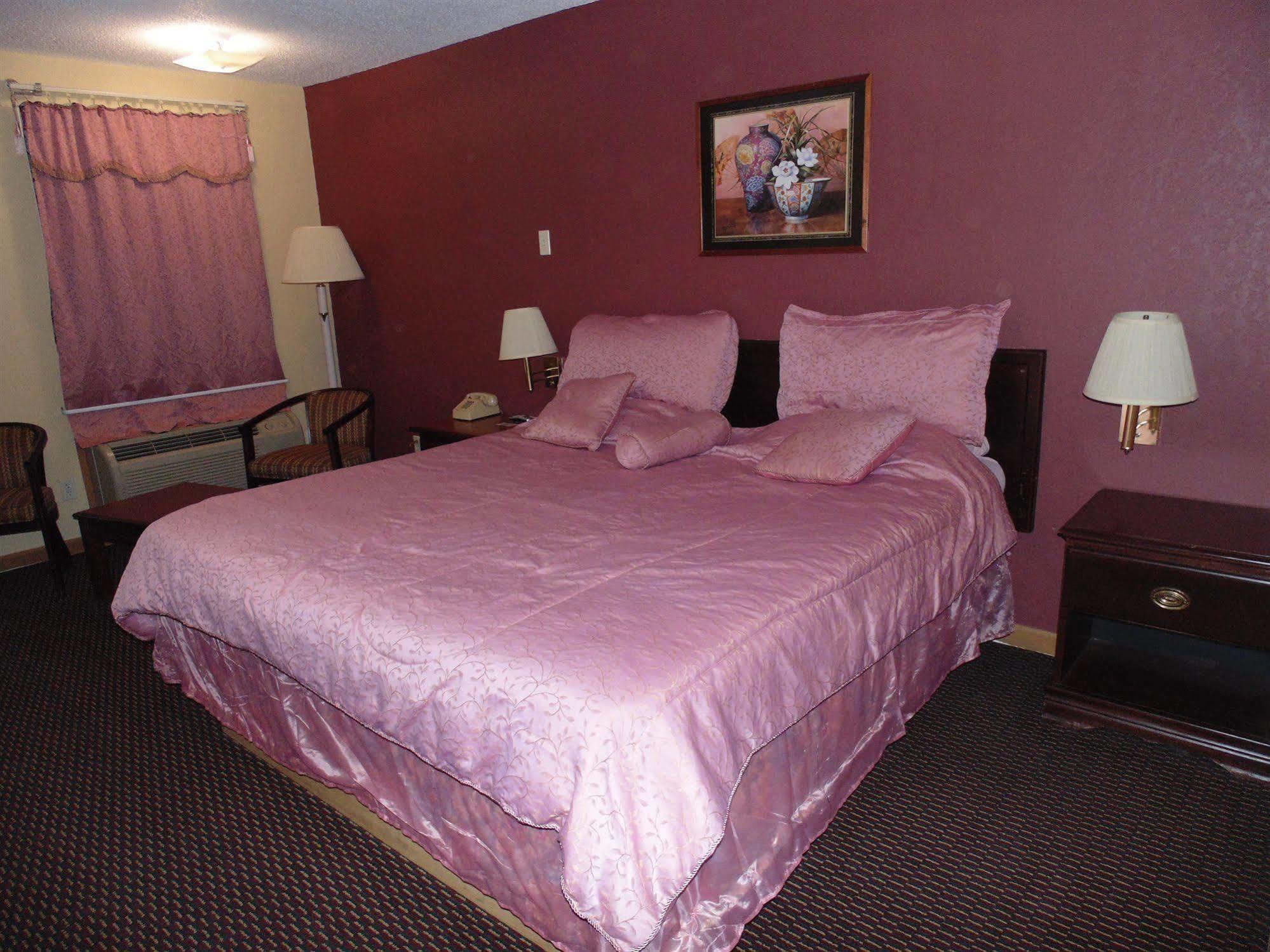 First Western Inn - Fairmont City Екстериор снимка